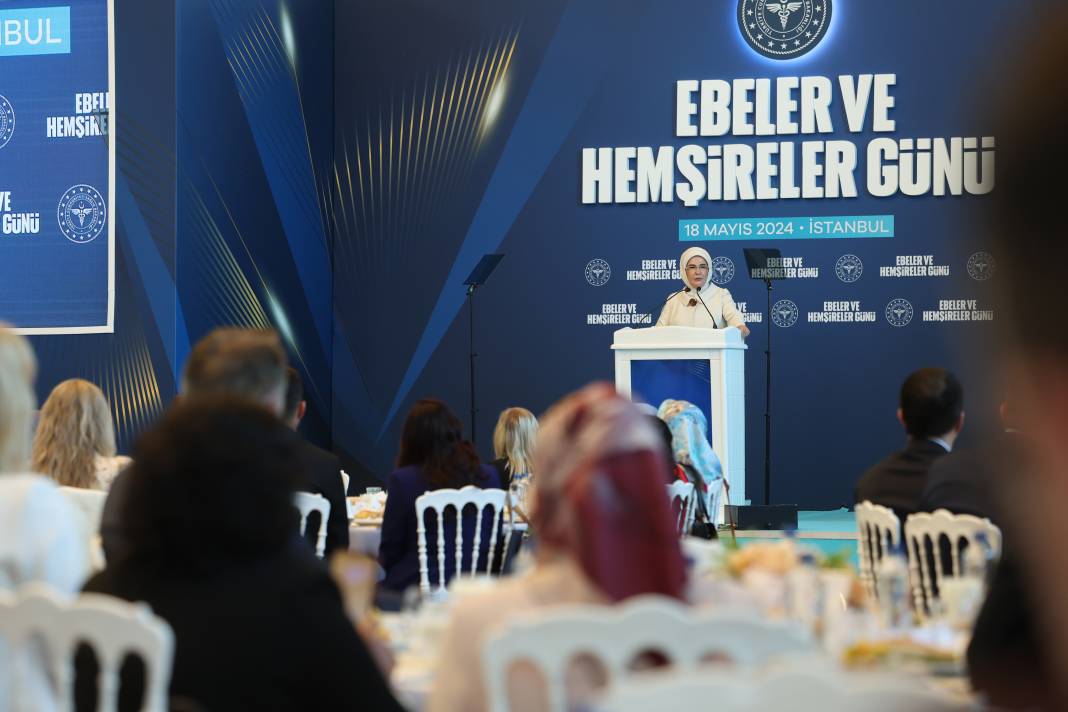 Emine Erdoğan İstanbul’da hemşire ve ebelerle bir araya geldi 19
